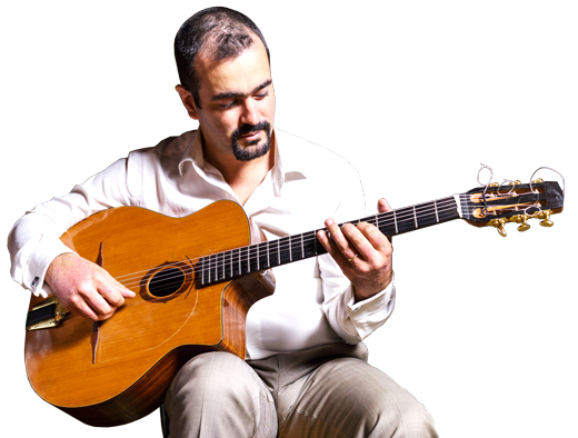 pierre mager, guitariste de jazz manouche leader du groupe autour de django, jouant une guitare fabriqué par lui même.